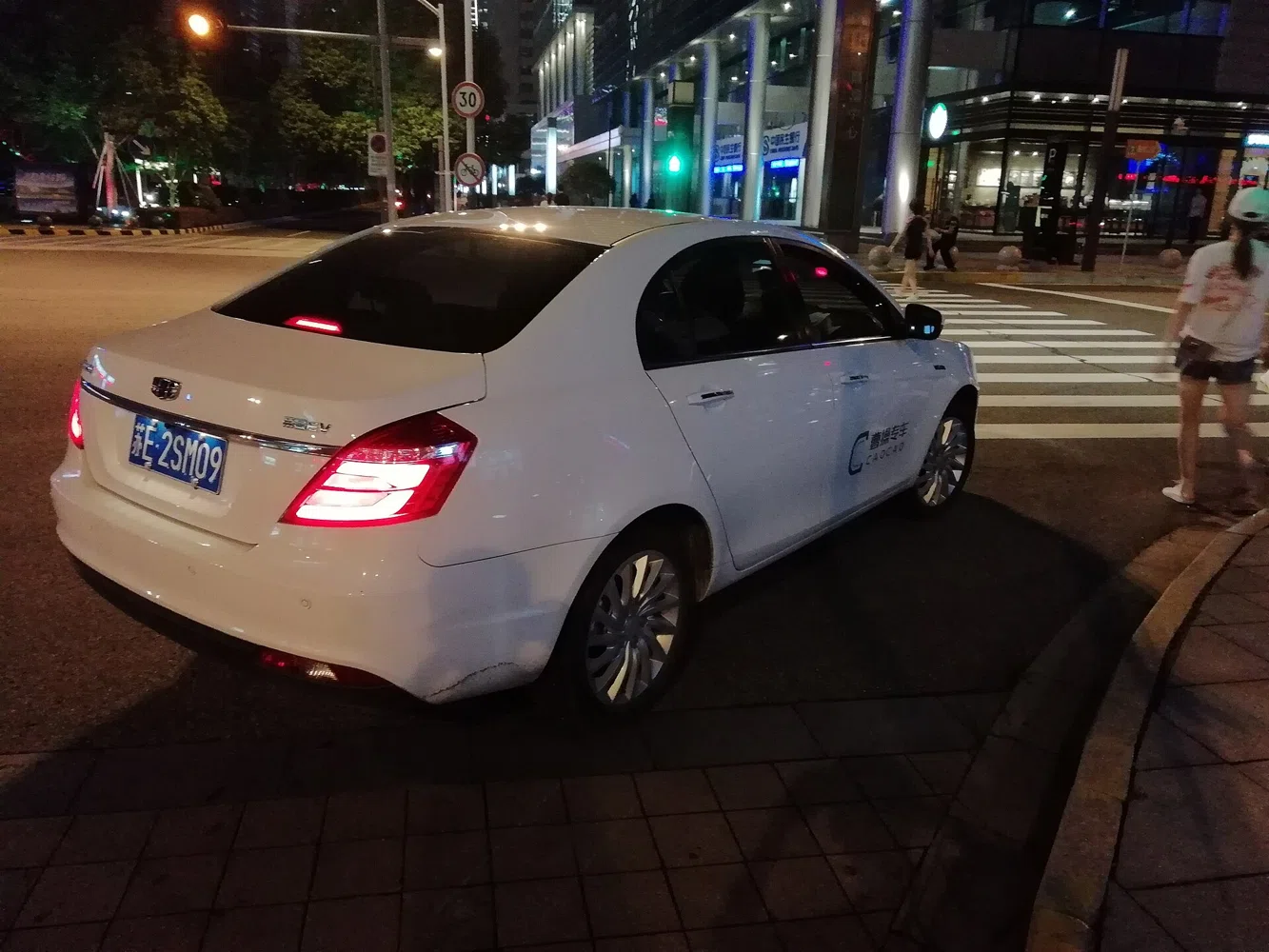 Geely Emgrand EV — 3
