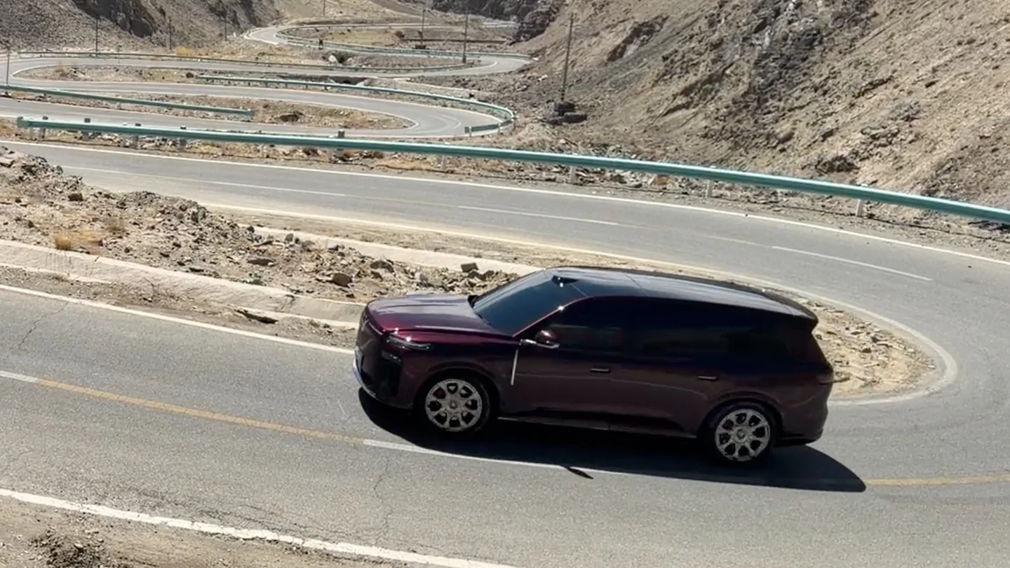 VOYAH Taishan X8 EV — 2