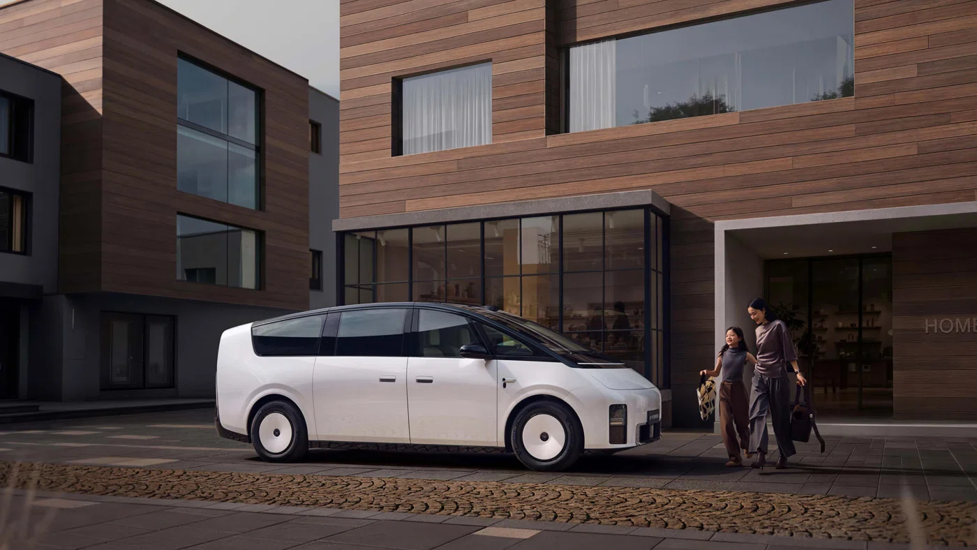 Li Auto MEGA exterior