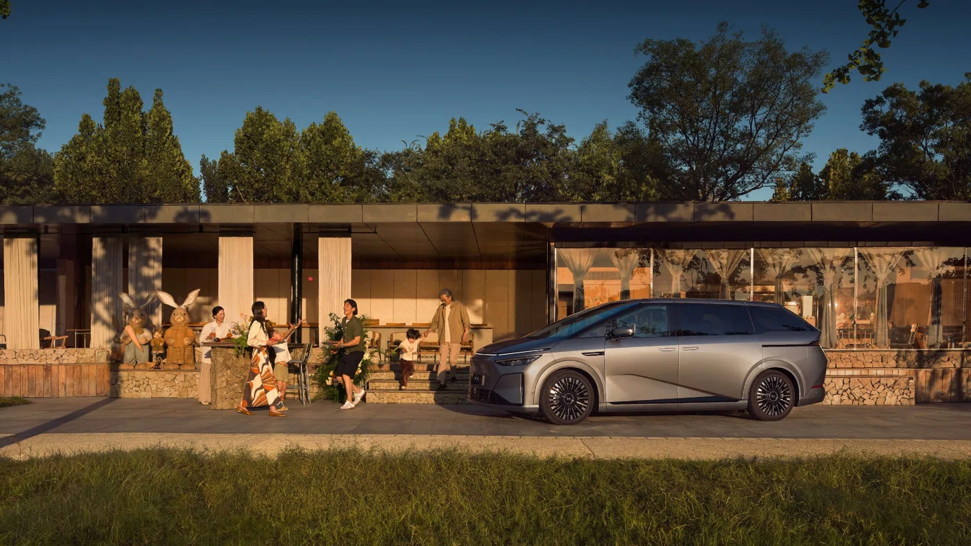 XPENG X9 exterior